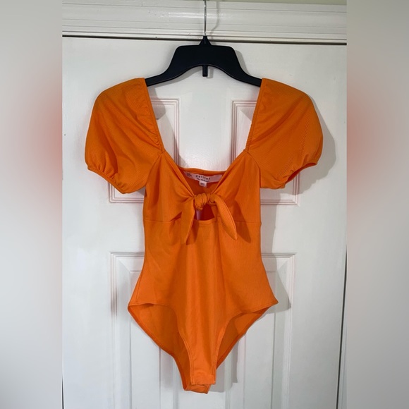 Orange Ribbed Knot Bodysuit Size 4 - Picture 2 of 5